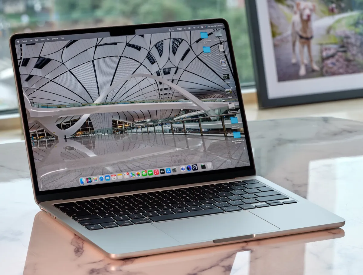 Apple MacBook Air M2 – Laptop Tipis dengan Efisiensi Tinggi